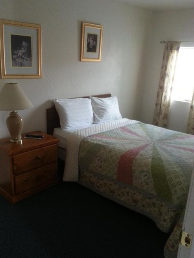 Bishop Village Motel ภายนอก รูปภาพ