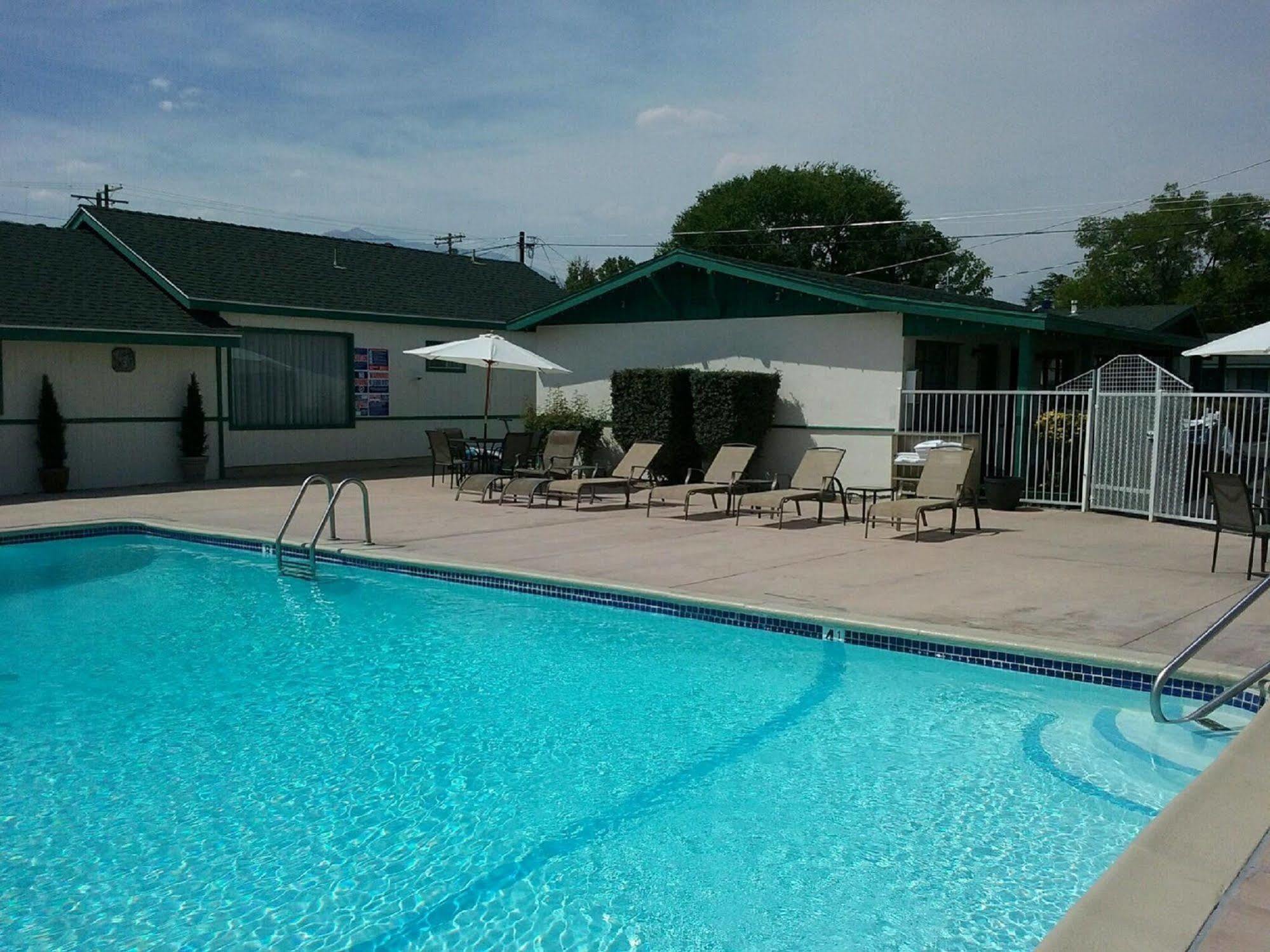 Bishop Village Motel ภายนอก รูปภาพ