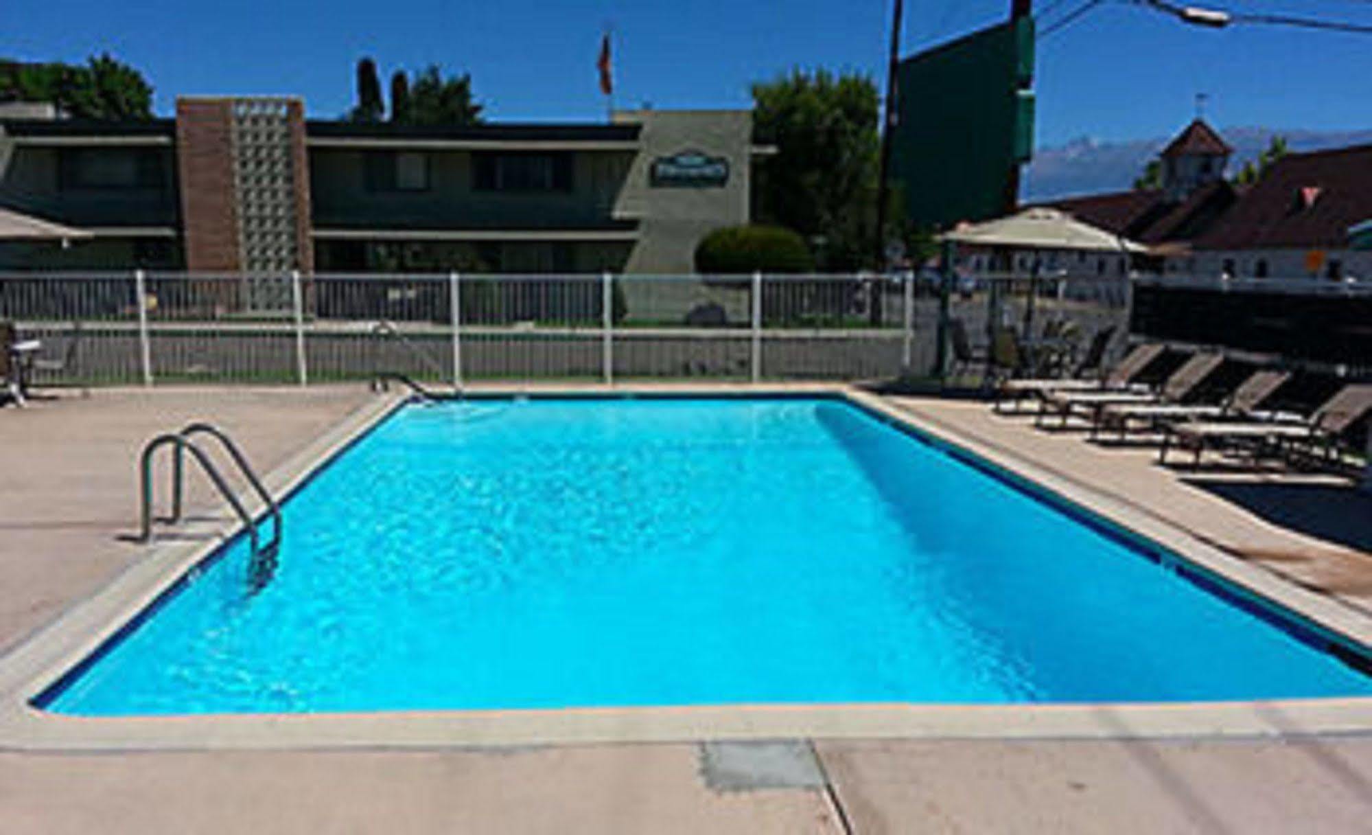 Bishop Village Motel ภายนอก รูปภาพ